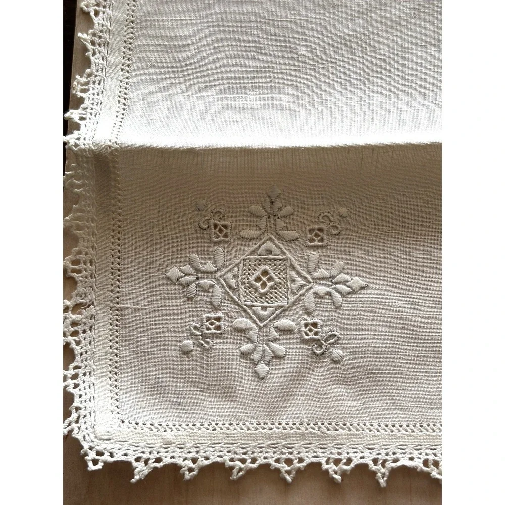 Vintage Cotton Linen Napkin LOT of 4 Embroidered Crochet Lace Edging 16